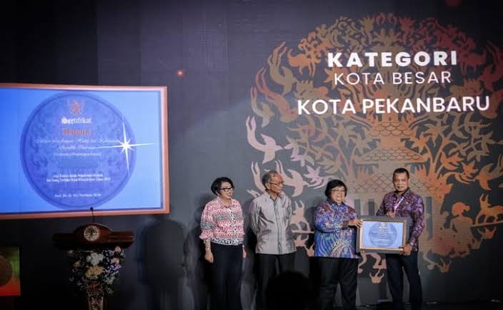 Dengan Kerja Keras, Pekanbaru kembali Raih Sertifikat Adipura Dari Menteri LHK